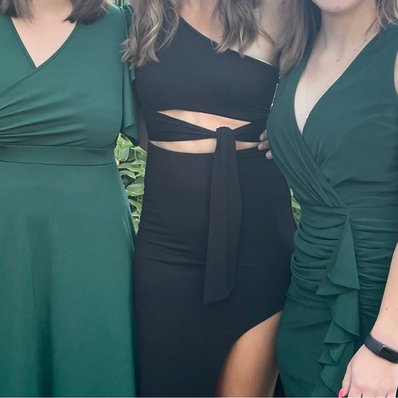 Lulu's Black One-Shoulder Midi Dress - Picture 2 of 2